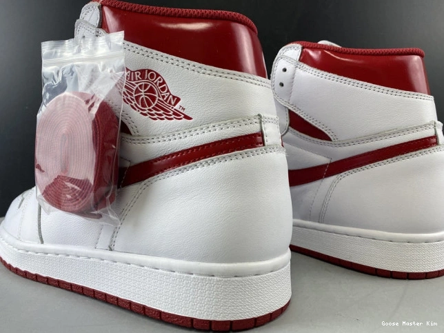 Air Jordan (2017) 555088-103 1 Retro Metallic Red 0820